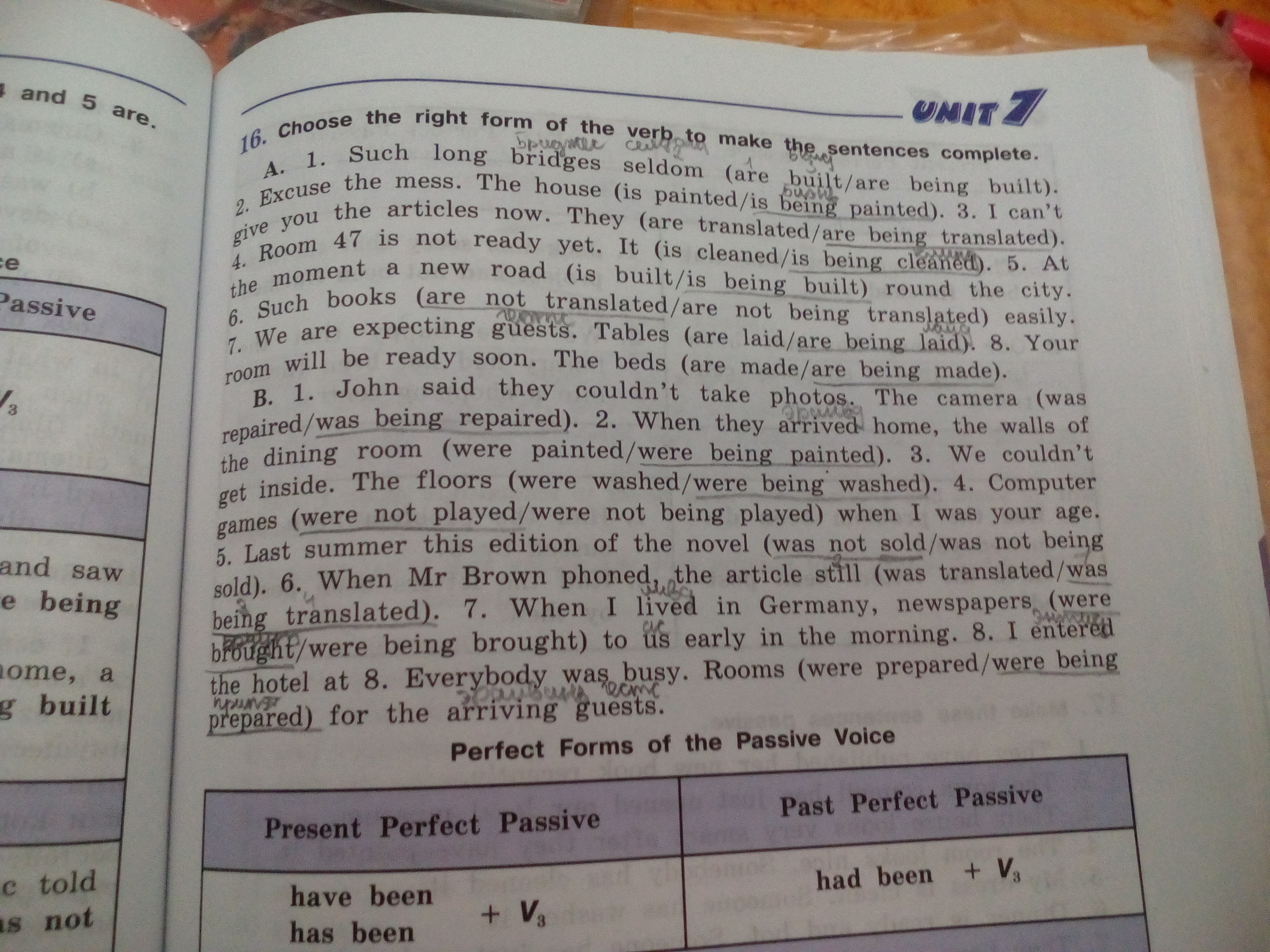 This that these those множественное число. Предложения с there is. Притяжат падеж в английском языке упражнения. Предложения с those. Erfpfntkmsyt местоимения в английском языке.