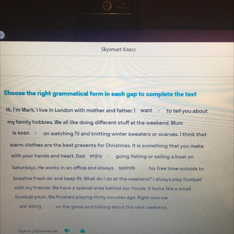 Complete the texts choose. Choose the right grammatical form in each gap to complete the text one. Текст Hi i"m. Английский язык choose the right for each gap. Write one Word in each gap..