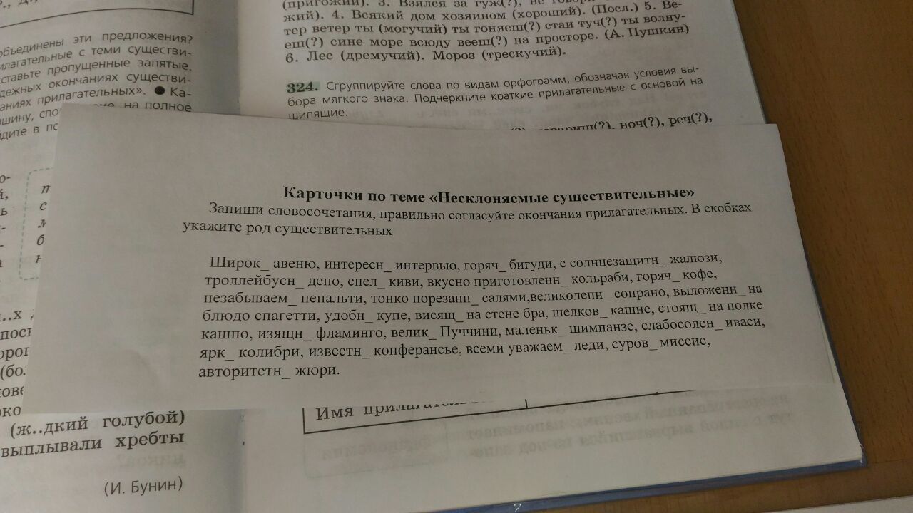 Рассмотрите изображение и укажите правильное суждение марка выпущена в год 300 летия