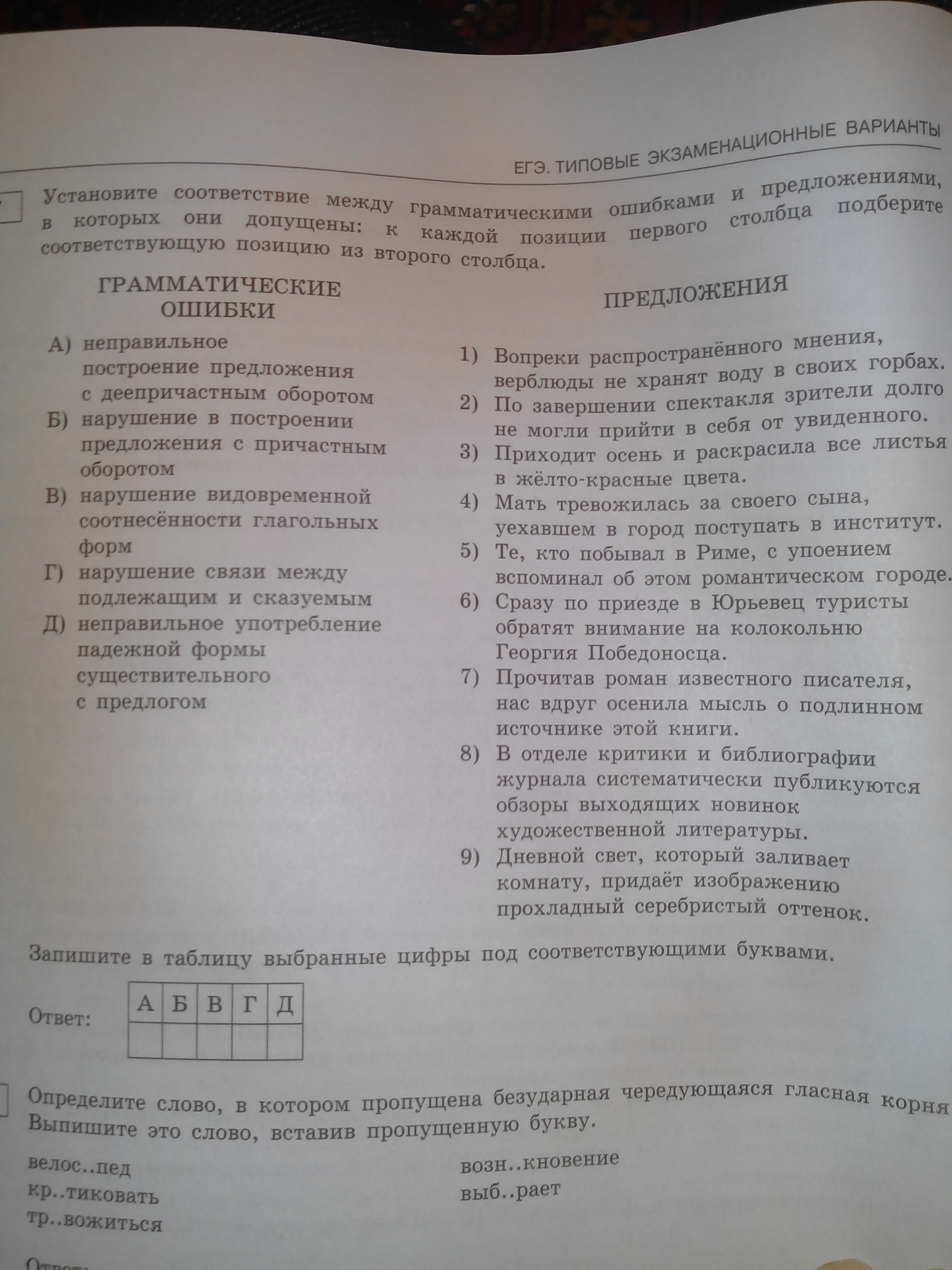 Дневной свет заливающий комнату придает изображению серебристый оттенок