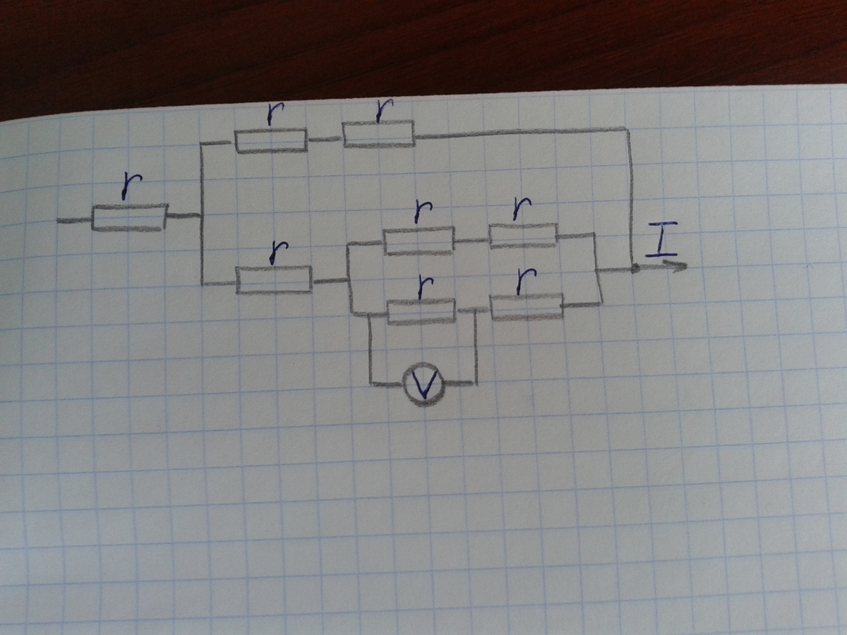 Восемь одинаковых резисторов с сопротивлением 1. Пять одинаковых резисторов. Пять одинаковых резисторов с сопротивлением r. Пять одинаковых резисторов с сопротивлением r 1 ом. Пять одинаковых резисторов соединены в электрическую цепь.