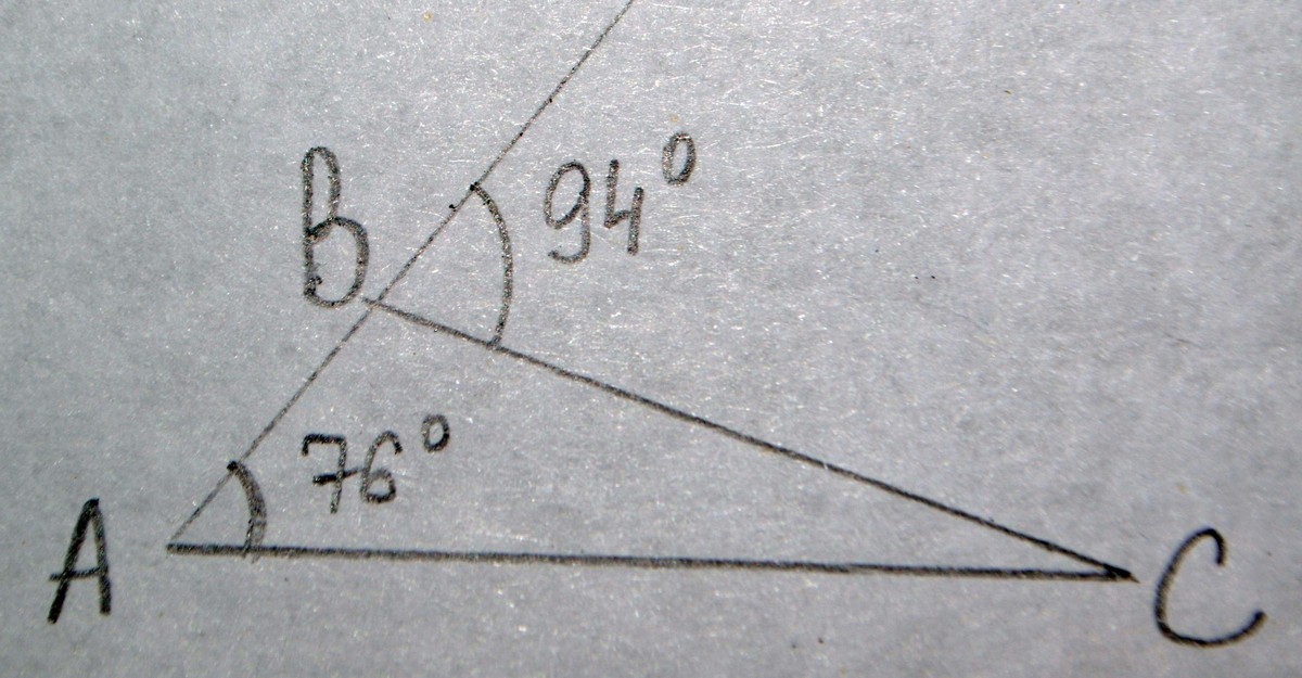 Смежный угол авс. Внутренний угол при вершине а. Угол смежный с углом при вершине. В треугольнике МОК угол о 76 а угол м в 3 раза меньше внешнего угла. Угол о85 угол с50 ск10 ок12.