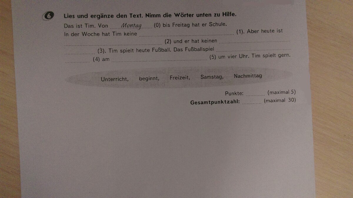 Lies und. Das ist tim von Montag bis Freitag hat er Schule ответы. Lies und klar die Wörter ответ. Ergänze die Wörter немецкий язык ответы. In der Woche hat tim keine перевод.